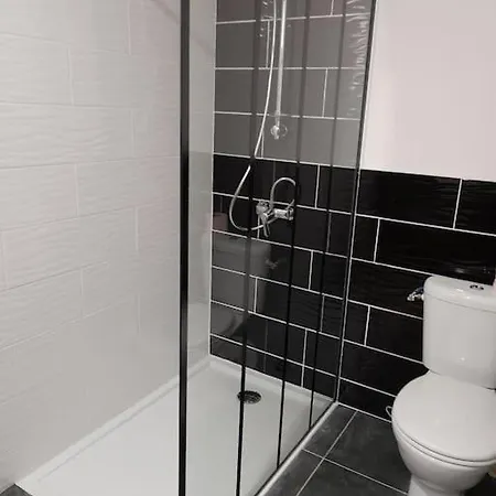 Les Pins アパート *