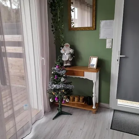 Les Pins アパート *